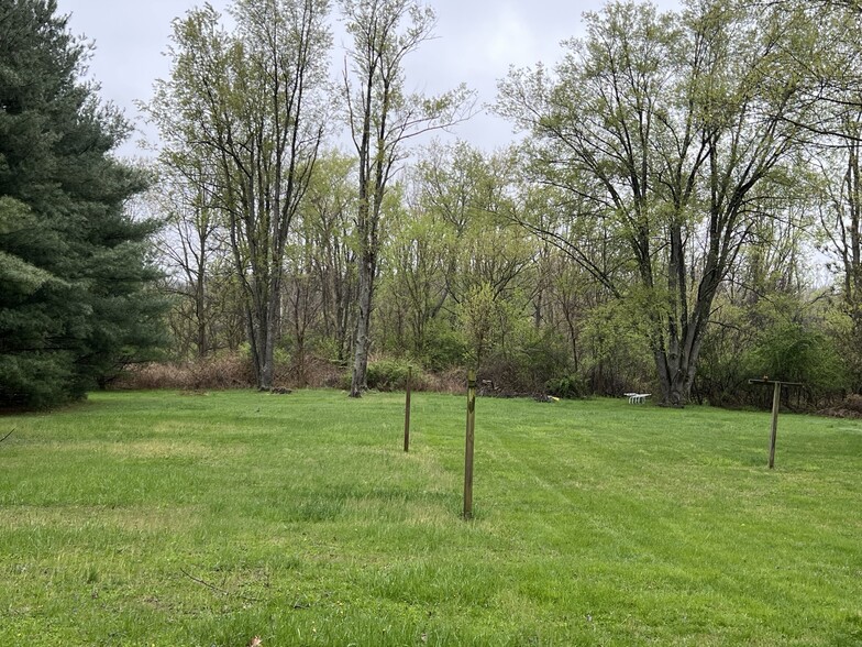 Picturesque backyard - 3976 Granger Rd