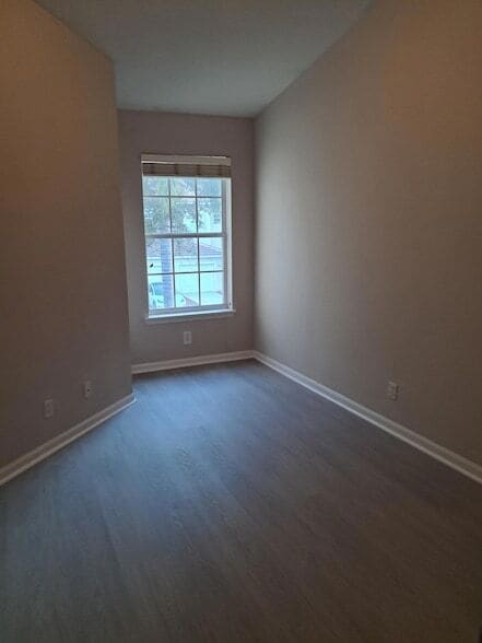 Building Photo - 9759 Lago Dr