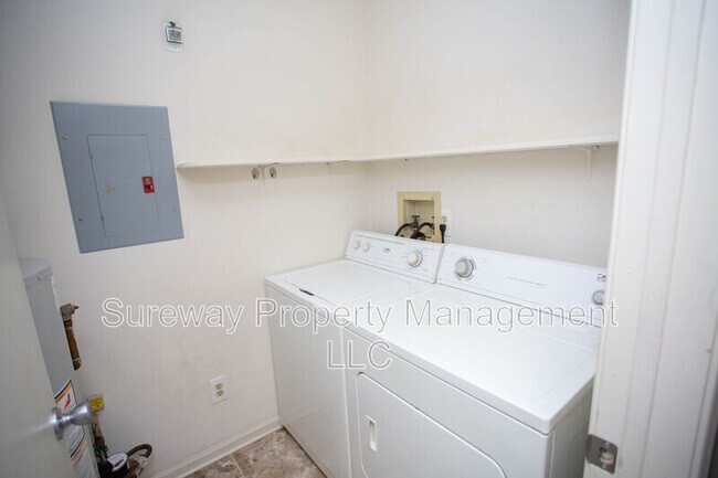 Building Photo - 115 Claire Ct