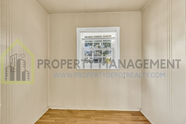 Building Photo - Looking for a charming 2-bedroom, 1-bath s...