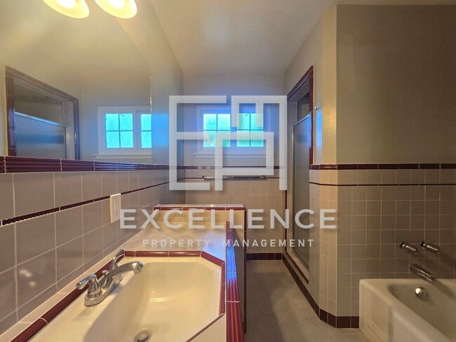 Building Photo - Willow Glen 3 Bedroom + Office With Attached Bathroom, Yard with Covered Patio, Strict One Pet Ne...