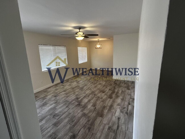 Building Photo - Freshly Remodeled 3 Bedroom 2 Bath Home for Rent 4641 E 13th Street Unit A,Tucson, AZ 85711 $1,49...