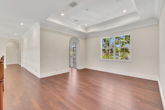 Building Photo - 953 Banyan Dr