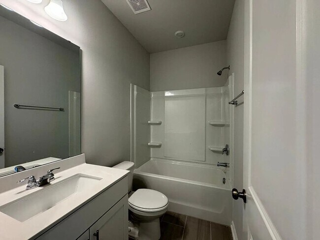 Building Photo - Charming 3BR Townhome in Wake Forest