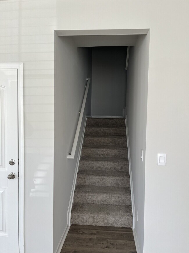 Building Photo - 453 Augustine Dr