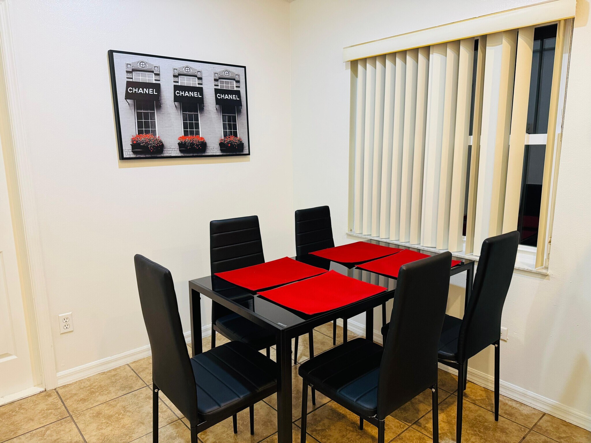 Shared Dining room - 536 Cheshire Way