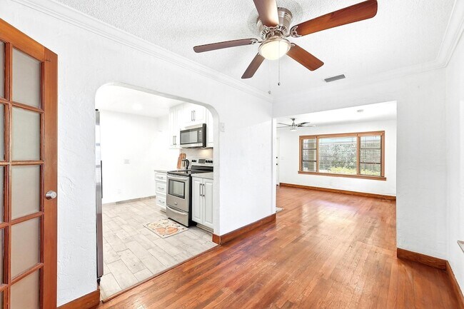 Building Photo - 1516 SW 24th St