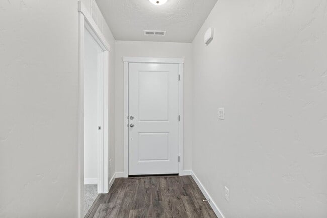 Building Photo - 10419 Rockaway Ridge St