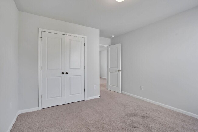 Building Photo - Elegant 4 Bedroom 2.5 Bathroom Home Near Downtown Greenville $2,500/mo rent