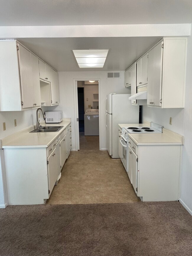 Building Photo - 4736 Knapp Way