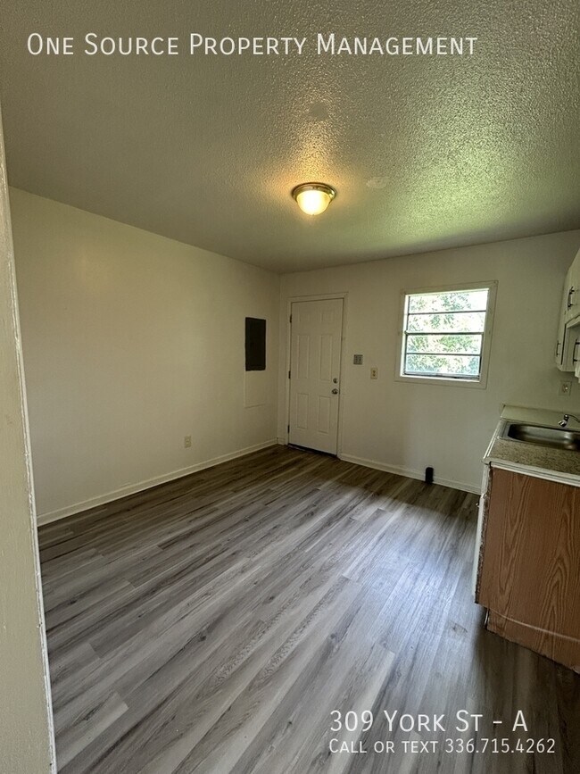 Building Photo - 309 York St