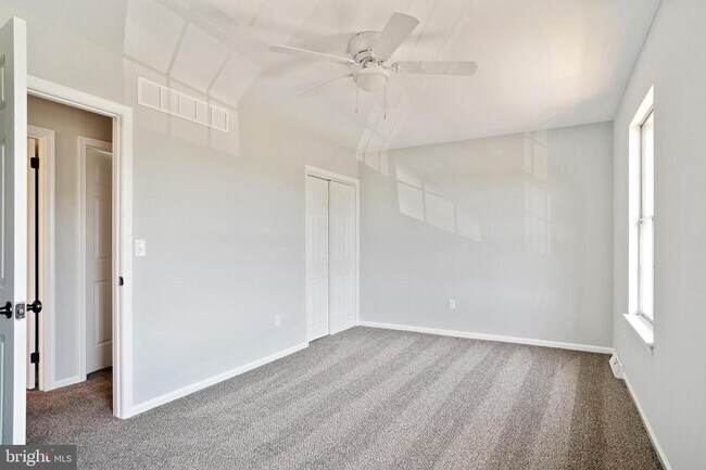 Building Photo - 307 Meeting House Ln