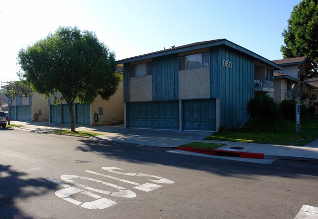Building Photo - 860 Main St