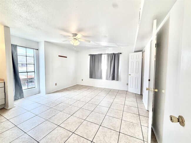 Building Photo - 8323 Wilcrest Dr