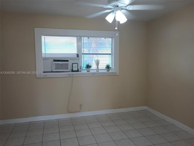 Building Photo - 1433 SW 24th Ct