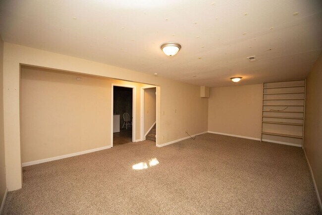 Building Photo - Great 4 bedroom Ranch style home!