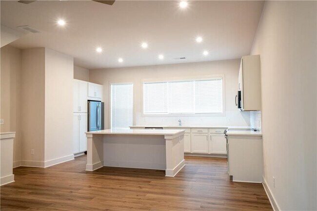 Building Photo - 1394 Cozy Cir SE