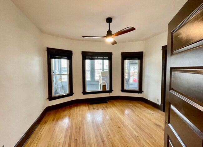 Building Photo - 2049 E Washington Ave