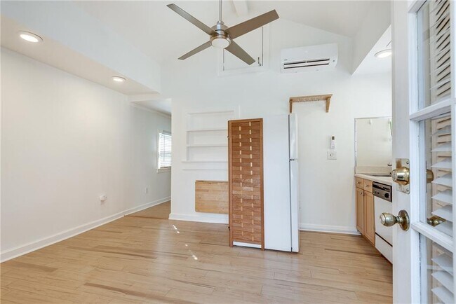 Building Photo - 1143 St Charles Pl NE