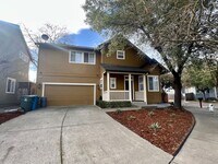 Building Photo - Come check out this lovely 3 bedroom 3 bath home Conveniently located near the Marlow Shopping ce...