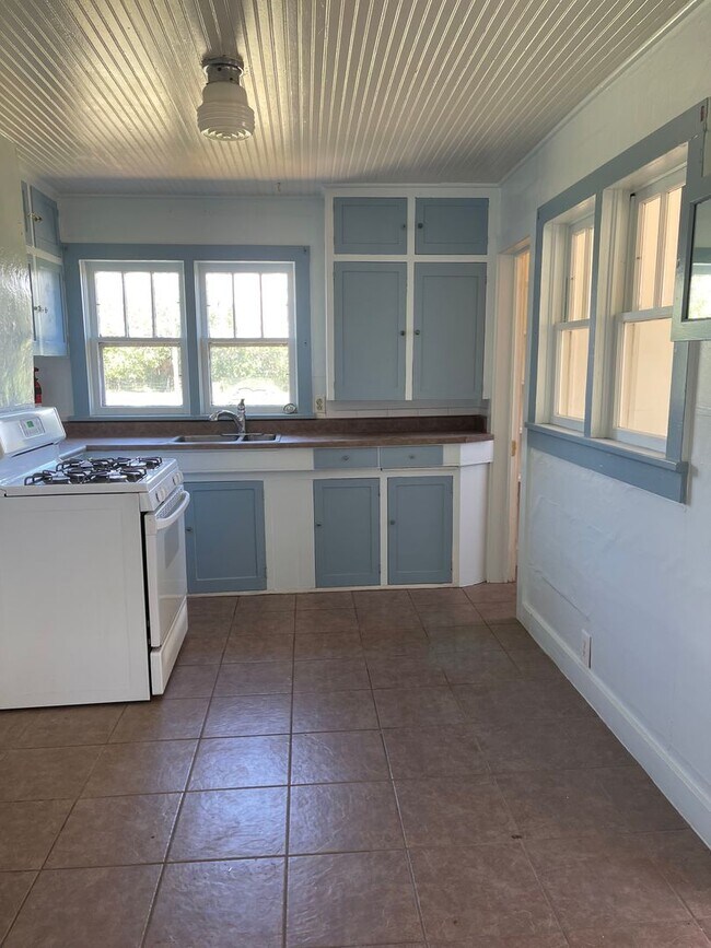 Building Photo - 1640 Locust St