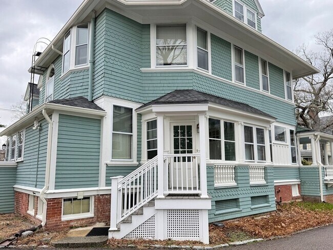 Building Photo - 114 Church St