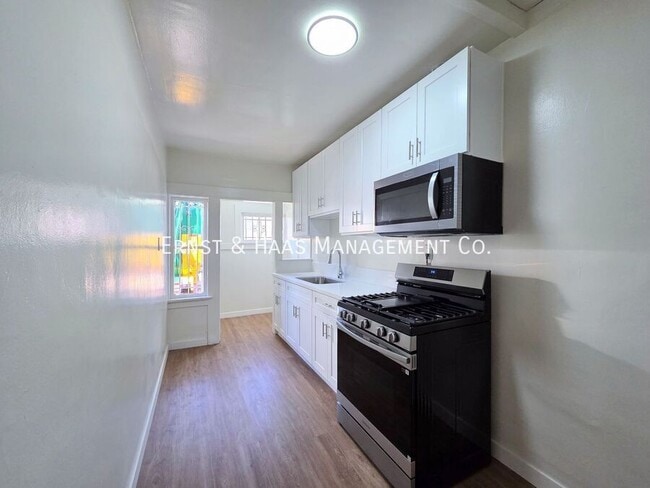 Building Photo - 1027 1/2 E. Ocean Blvd.-