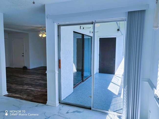 Building Photo - FOR RENT – SPACIOUS 2-BEDROOM CONDO IN CLE...