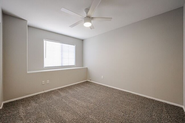 Building Photo - 5BD 3BA with Pool in West Chandler!