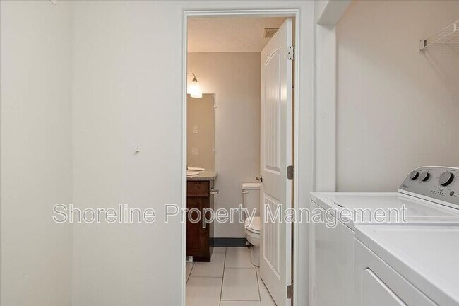 Building Photo - 2111 Brittany Ln