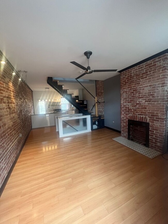 Building Photo - Stylish 2-bedroom modern townhome in the South Side Slopes