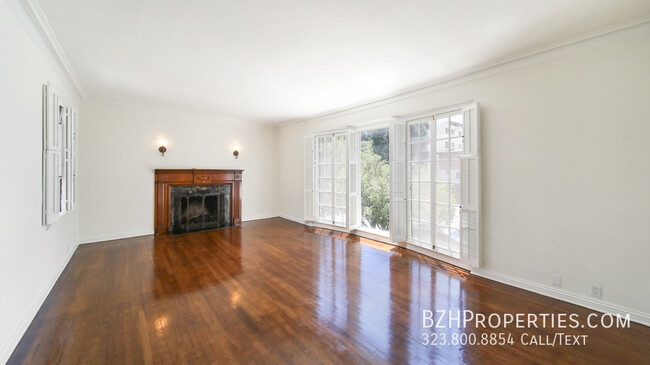 Building Photo - Updated 3Bedroom 3Bathroom In Prime Westwood