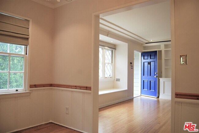 Building Photo - 4653 Farmdale Ave