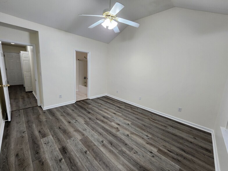 Building Photo - 1140 Towne Square Ln