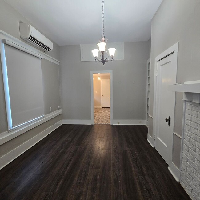 Building Photo - 551 E Boswell St