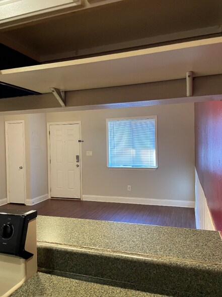 Building Photo - 2125 Sandpiper St