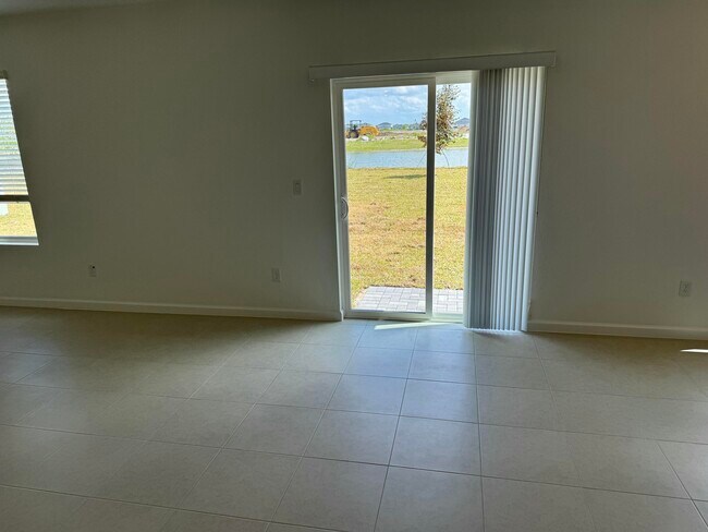Building Photo - 10856 NW Everbreeze Dr
