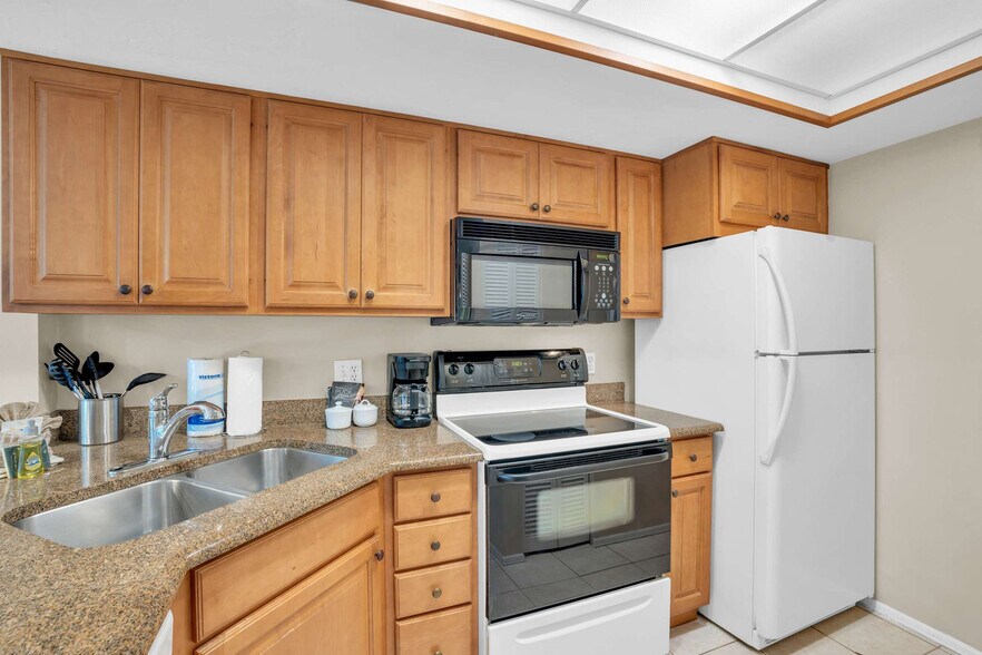 Building Photo - 600 Neapolitan Way