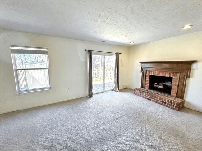 Building Photo - Charming 2-Bedroom Home with Modern Amenit...