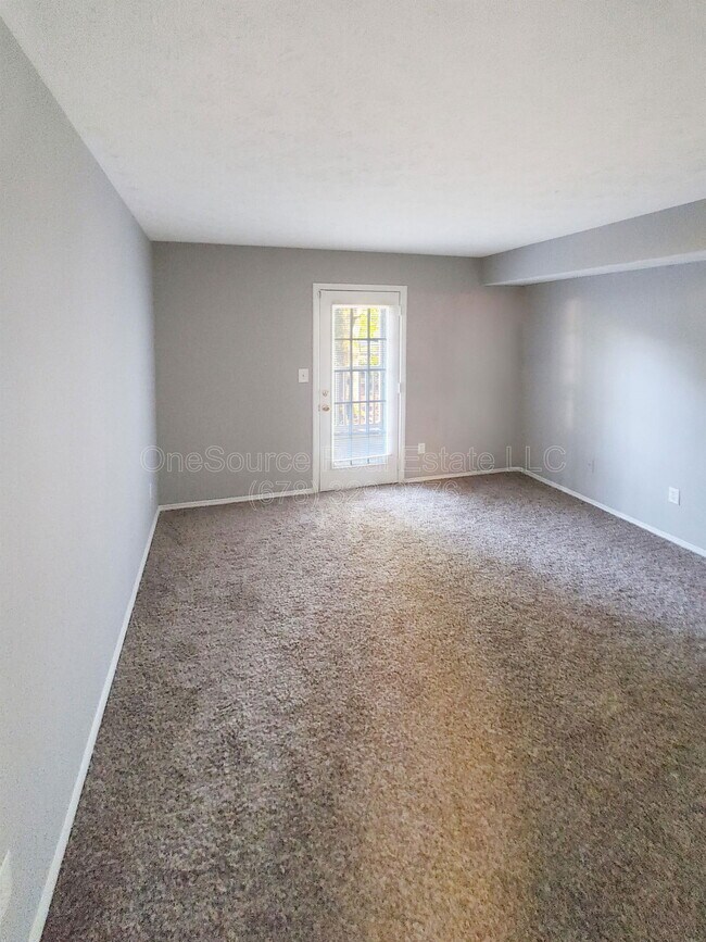 Building Photo - 1305 Augusta Dr