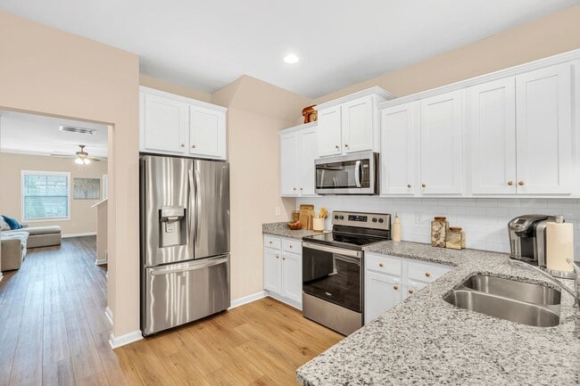 Building Photo - Beautiful 4BR Townhome in Mauldin - Whispe...