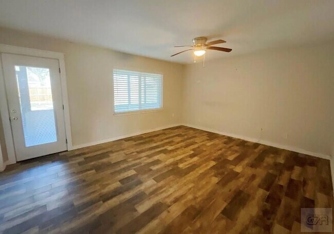 Building Photo - 443 Bayou View Dr