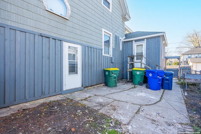 Building Photo - 803 N Broadway