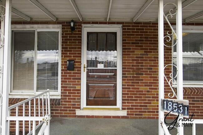 Building Photo - 3 bedroom 2 bath