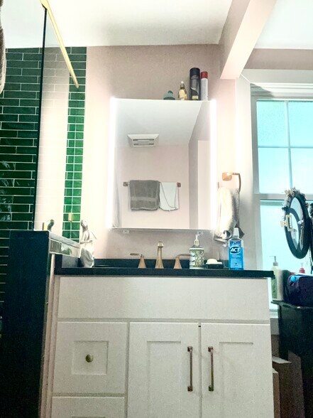 Building Photo - 1100 Hawthorne St