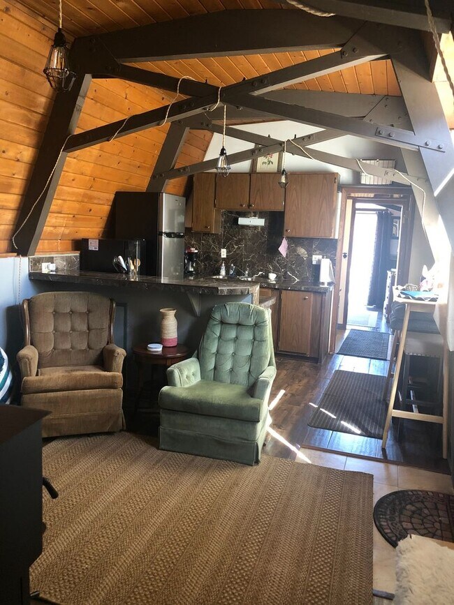 Building Photo - QUAINT CABIN IN A GREAT LOCATION!!