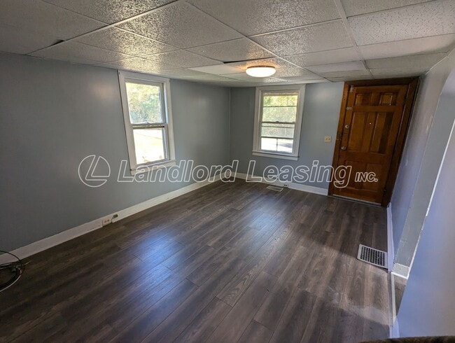 Building Photo - Cozy 2-Bedroom Home on a Beautiful Lot in Amherst!
