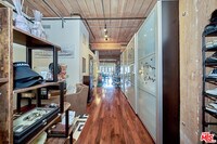 Building Photo - 530 S Hewitt St