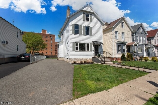 Building Photo - 108 Thomas St