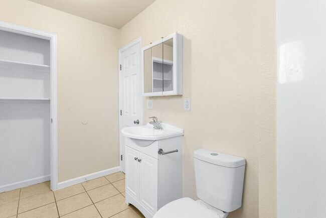 Building Photo - Newly remodeled single family home offering application fees waived as well as $200 off First Mon...